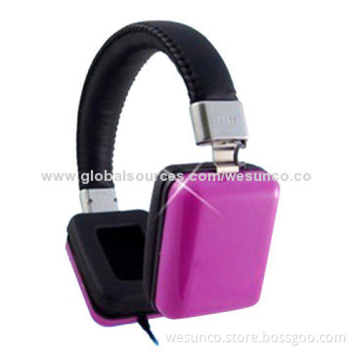 Big over-ear wired headphone